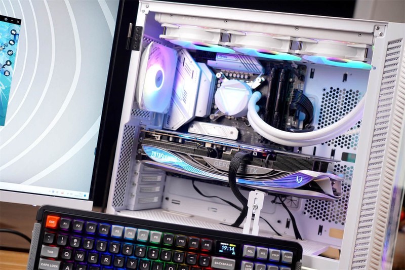 Gasket结构、三模RGB、外加“轻奢”小屏幕，御斧L98值得拥有！