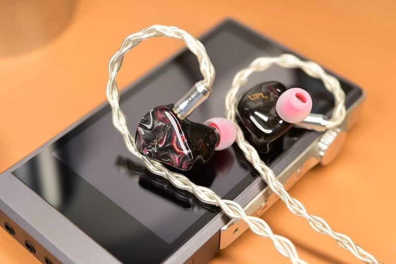 素质均衡、控制稳健的7单元静电圈铁耳塞弦仕UP上手