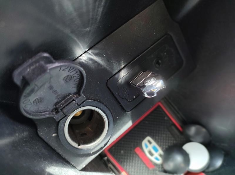 车机不联网，用它传歌很方便！车主必备的双口小配件