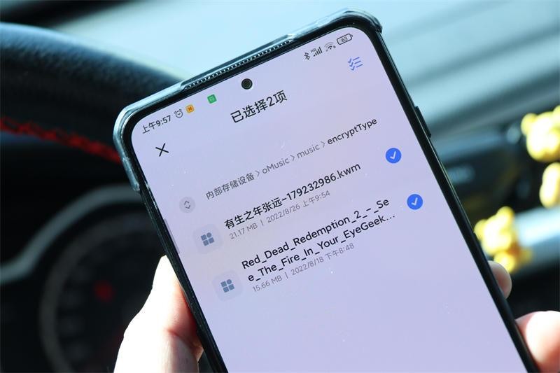 车机不联网，用它传歌很方便！车主必备的双口小配件