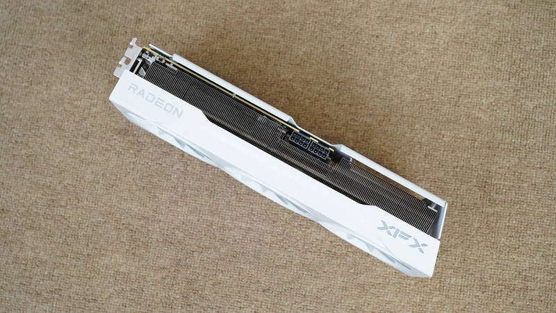 新一代GRE有多能打？AMD RX 9070 GRE首发评测&装机分享