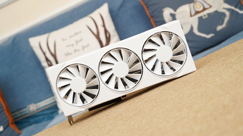 新一代GRE有多能打？AMD RX 9070 GRE首发评测&装机分享