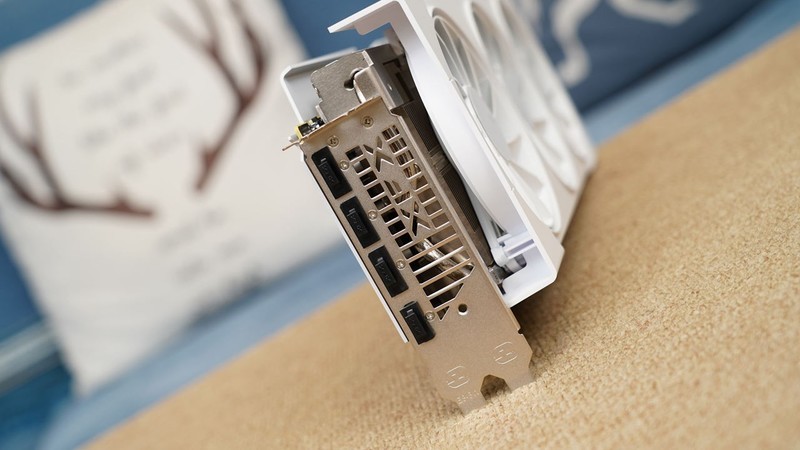 新一代GRE有多能打？AMD RX 9070 GRE首发评测&装机分享