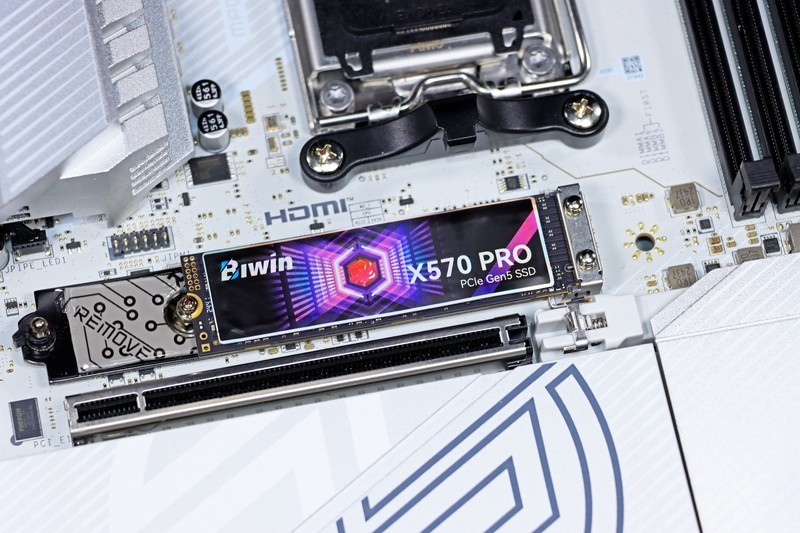 AMD 锐龙 9000 的最佳拍档！佰维 DW100 OC LAB 联名款 DDR5