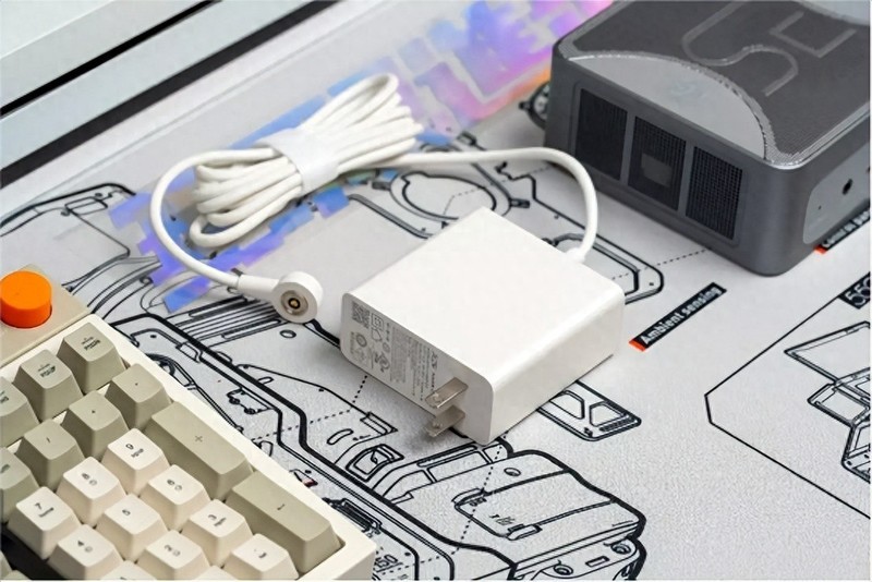 搭载8核心16线程7840HS处理器，32GB内存，零刻SER7迷你主机评测