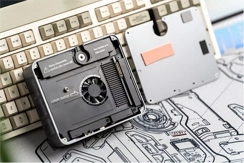 搭载8核心16线程7840HS处理器，32GB内存，零刻SER7迷你主机评测