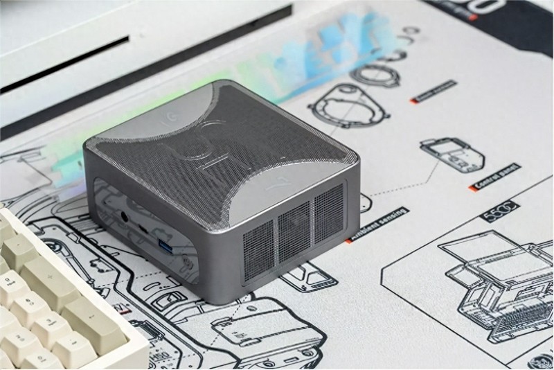 搭载8核心16线程7840HS处理器，32GB内存，零刻SER7迷你主机评测