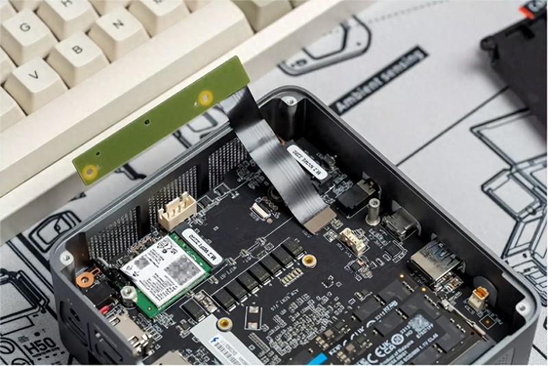 搭载8核心16线程7840HS处理器，32GB内存，零刻SER7迷你主机评测