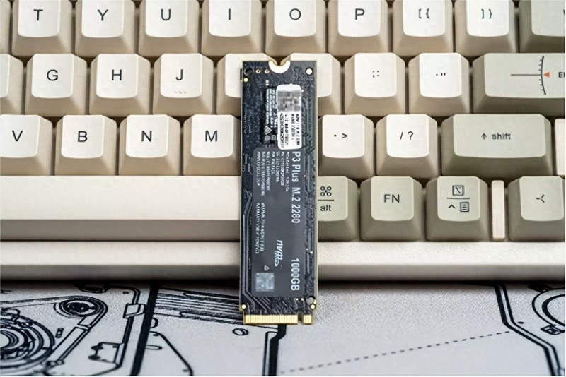 搭载8核心16线程7840HS处理器，32GB内存，零刻SER7迷你主机评测