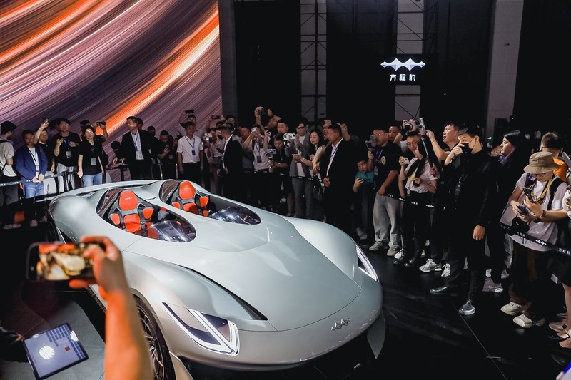 全家族亮相献礼比亚迪 方程豹展现多元创新实力