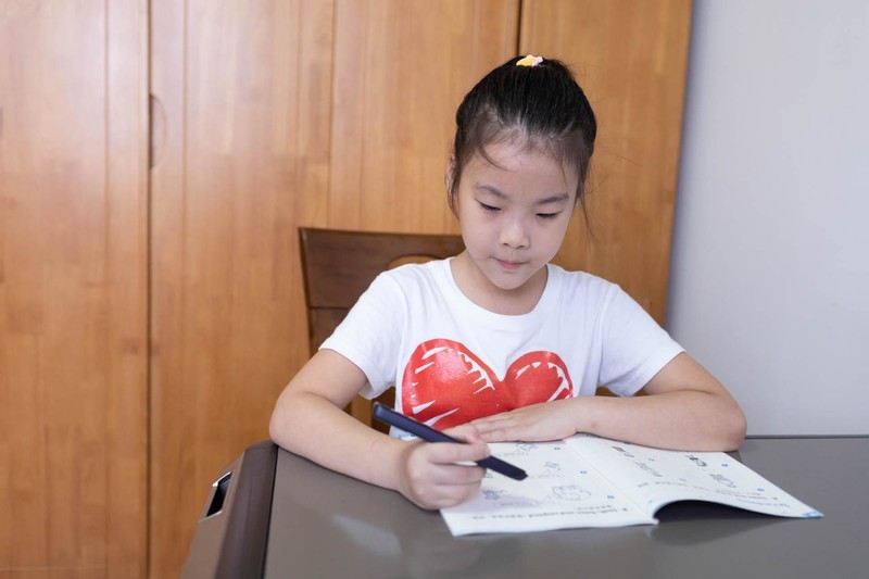 让宝宝爱不释手的专业级学习工具，网易有道词典笔X5