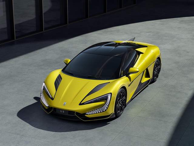 仰望易四方技术很大胆：原地掉头+应急浮水+沙漠冲坡，香喷喷