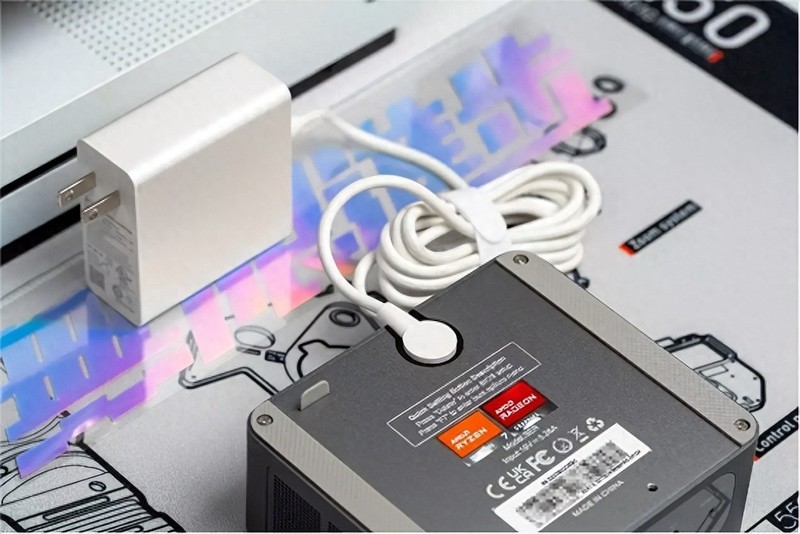 搭载8核心16线程7840HS处理器，32GB内存，零刻SER7迷你主机评测