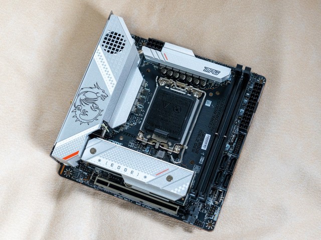 高端玩家必看，内存超到8000+哪些是关键？宏碁掠夺者Hermes新品内存超频实战