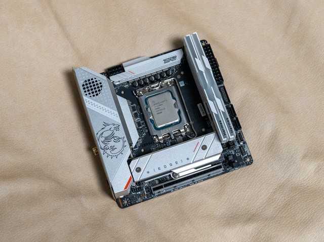 高端玩家必看，内存超到8000+哪些是关键？宏碁掠夺者Hermes新品内存超频实战