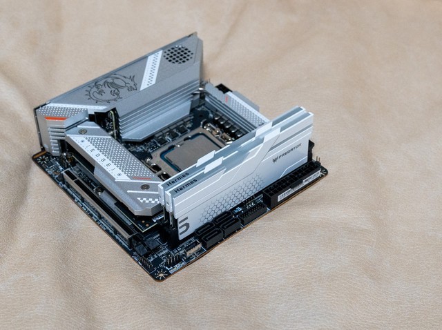 高端玩家必看，内存超到8000+哪些是关键？宏碁掠夺者Hermes新品内存超频实战