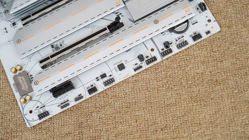 全电竞配置助力9950X3D飞，七彩虹 CVN X870 方舟体验分享