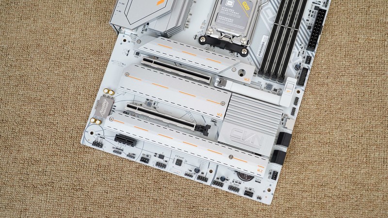 全电竞配置助力9950X3D飞，七彩虹 CVN X870 方舟体验分享