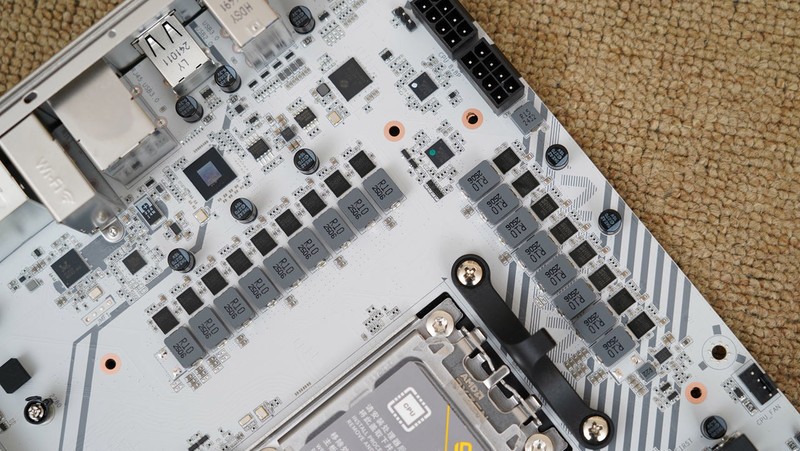 全电竞配置助力9950X3D飞，七彩虹 CVN X870 方舟体验分享