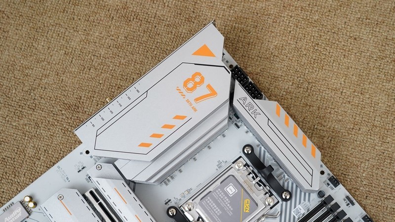 全电竞配置助力9950X3D飞，七彩虹 CVN X870 方舟体验分享