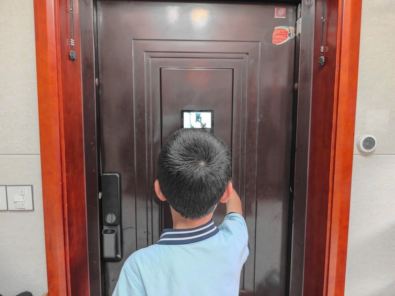 独居必备！小米智能猫眼2体验：从模糊看到清晰，安全感拉满！