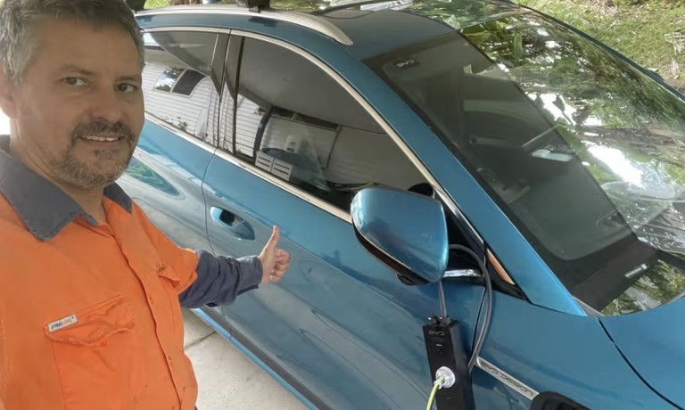 澳大利亚暴风雨停电 比亚迪ATTO 3救车主儿子一命