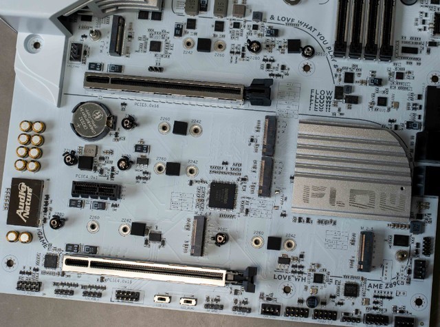 给英特尔265K挑一块高性价比主板，七彩虹618捡漏好价推荐