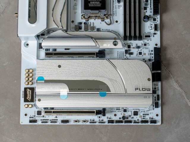 给英特尔265K挑一块高性价比主板，七彩虹618捡漏好价推荐