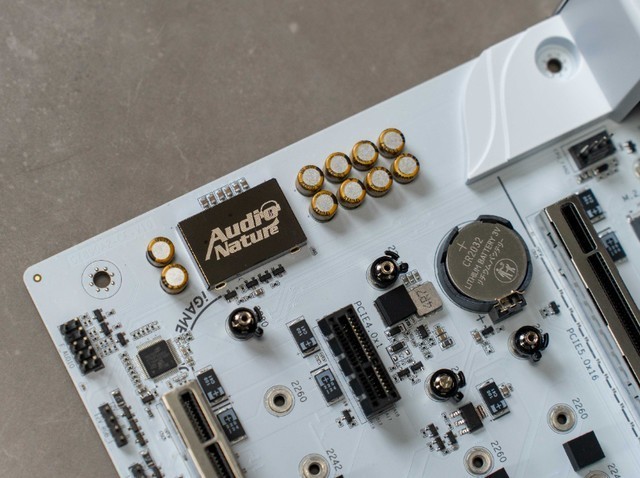 给英特尔265K挑一块高性价比主板，七彩虹618捡漏好价推荐