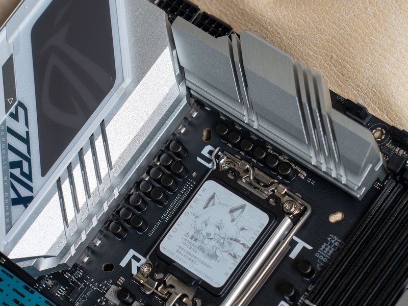 雪武战姬带你轻松玩转超频，华硕ROG STRIX Z790吹雪S主板测评