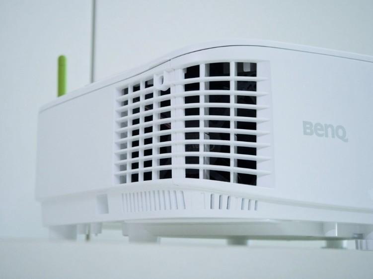 从容应对企业会议的各种疑难问题，明基E585智能商用投影机体验