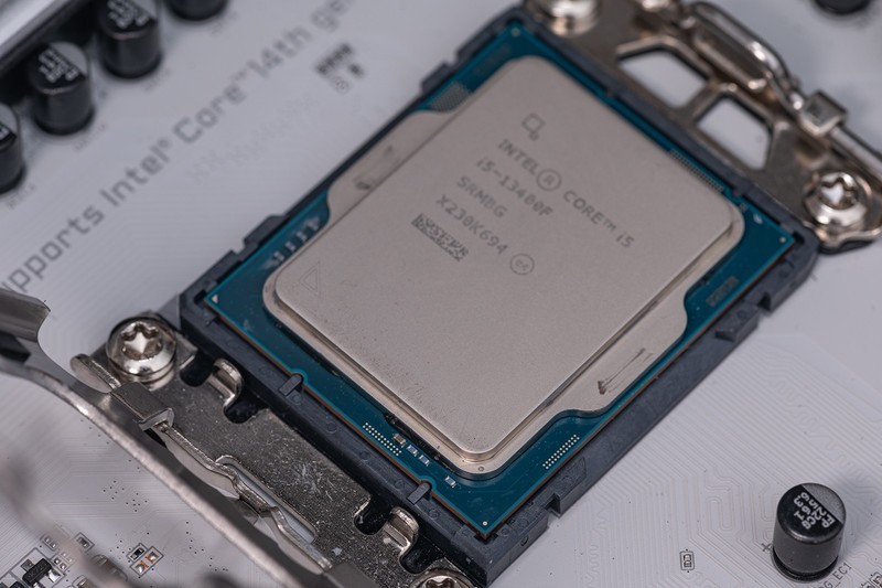 老猫烧须也不怕，个人送保就是好，足不出门体验技嘉个人送保服务