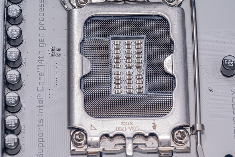 老猫烧须也不怕，个人送保就是好，足不出门体验技嘉个人送保服务