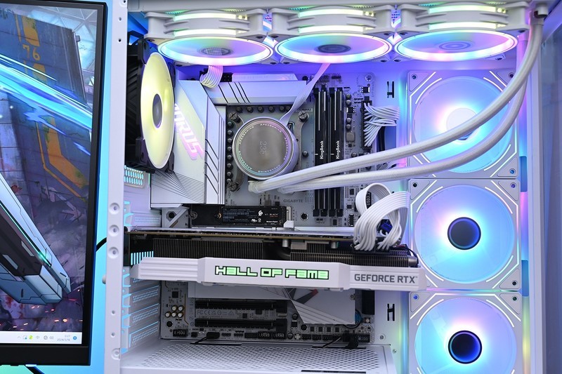 老猫烧须也不怕，个人送保就是好，足不出门体验技嘉个人送保服务