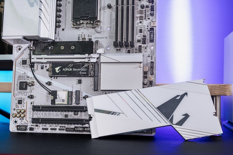 老猫烧须也不怕，个人送保就是好，足不出门体验技嘉个人送保服务