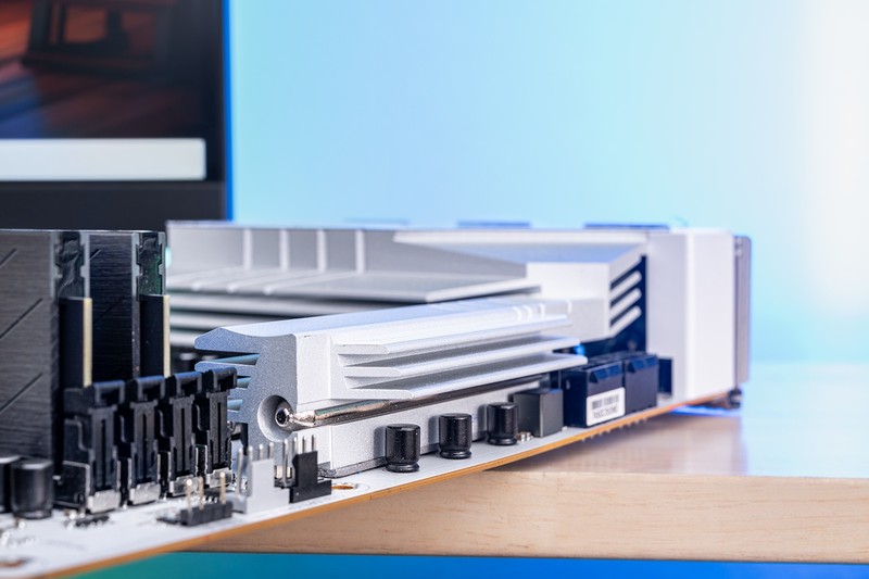 老猫烧须也不怕，个人送保就是好，足不出门体验技嘉个人送保服务