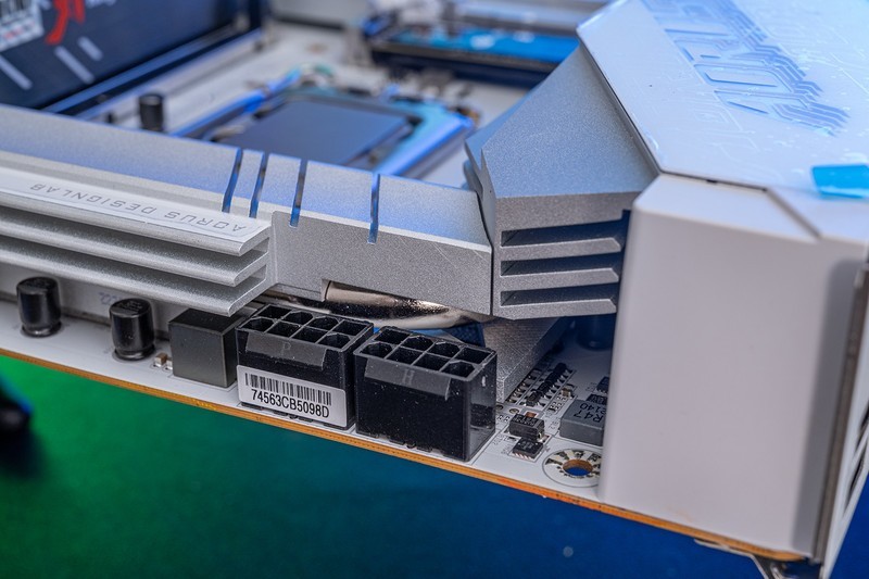 老猫烧须也不怕，个人送保就是好，足不出门体验技嘉个人送保服务