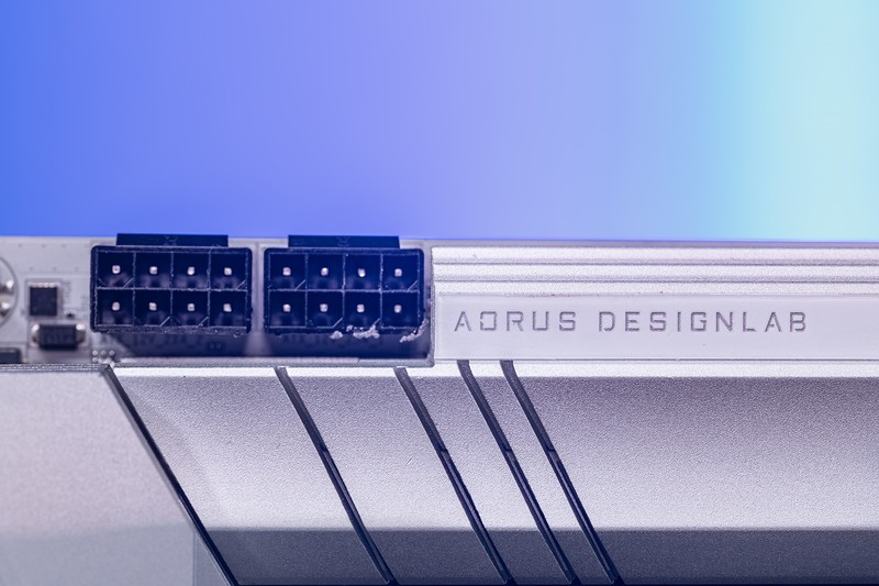 老猫烧须也不怕，个人送保就是好，足不出门体验技嘉个人送保服务