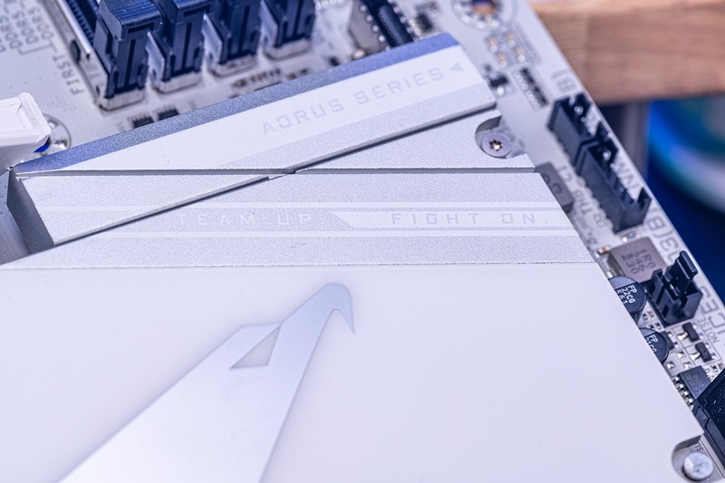 老猫烧须也不怕，个人送保就是好，足不出门体验技嘉个人送保服务