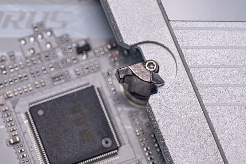 老猫烧须也不怕，个人送保就是好，足不出门体验技嘉个人送保服务