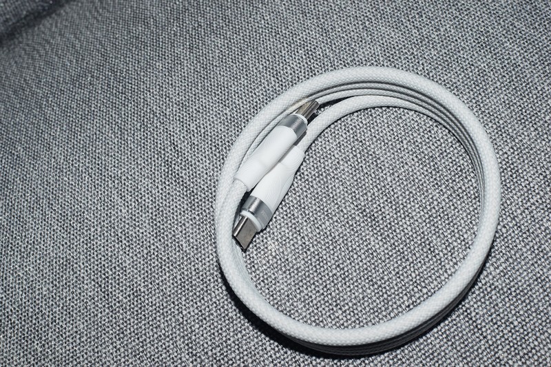 西圣K1磁吸充电数据线：创造更高效、整洁的充电体验