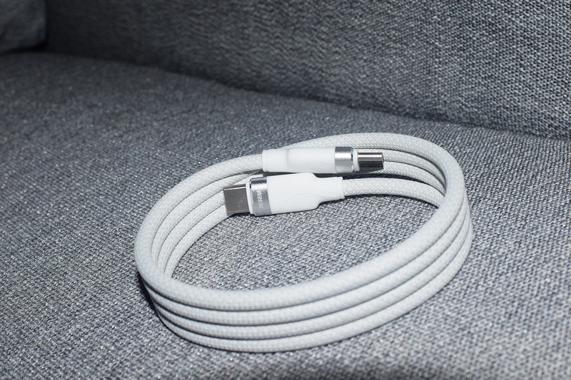 西圣K1磁吸充电数据线：创造更高效、整洁的充电体验