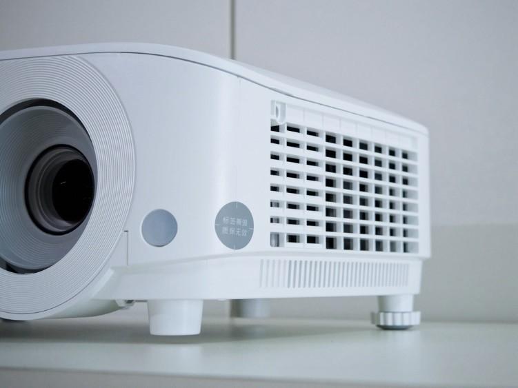 从容应对企业会议的各种疑难问题，明基E585智能商用投影机体验
