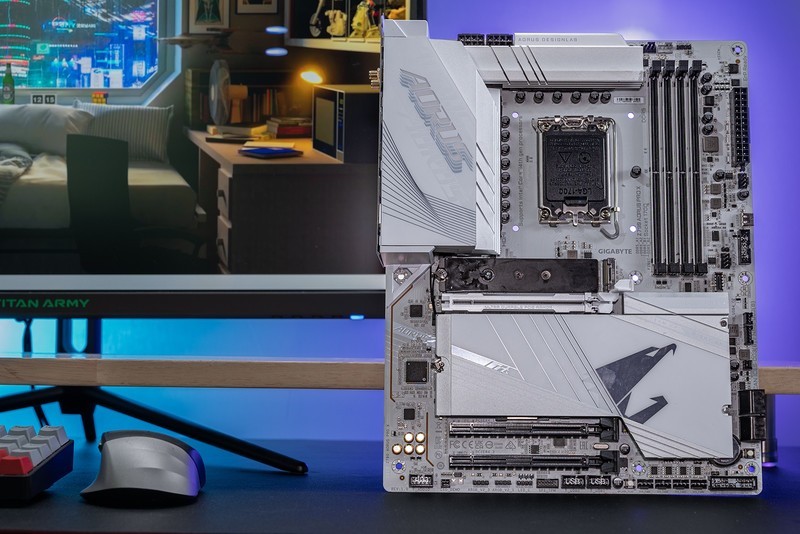 老猫烧须也不怕，个人送保就是好，足不出门体验技嘉个人送保服务