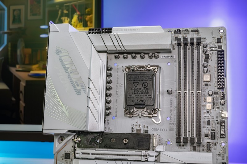 老猫烧须也不怕，个人送保就是好，足不出门体验技嘉个人送保服务