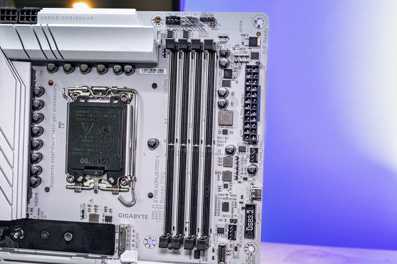 老猫烧须也不怕，个人送保就是好，足不出门体验技嘉个人送保服务