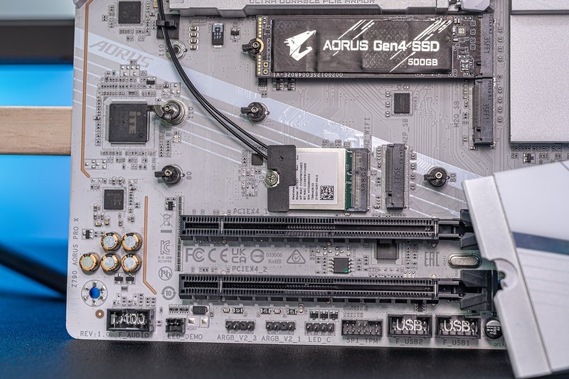 老猫烧须也不怕，个人送保就是好，足不出门体验技嘉个人送保服务