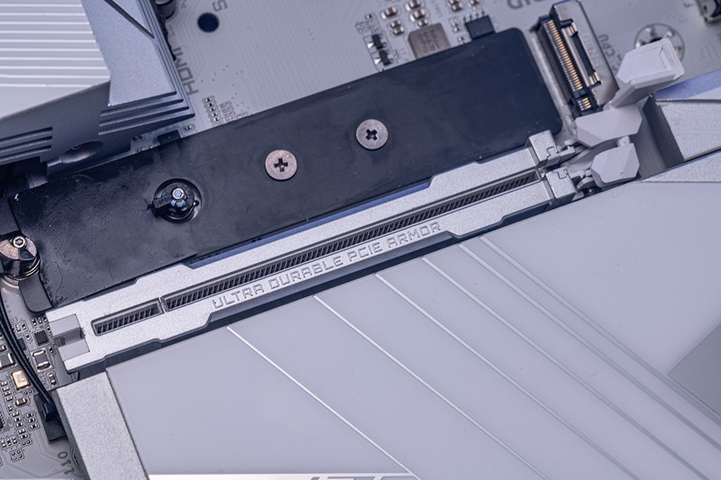 老猫烧须也不怕，个人送保就是好，足不出门体验技嘉个人送保服务