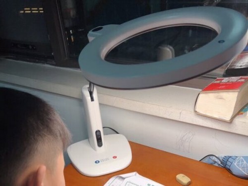 儿童护眼灯推荐测评：买灯前先识破劣质护眼台灯背后的消费心理战