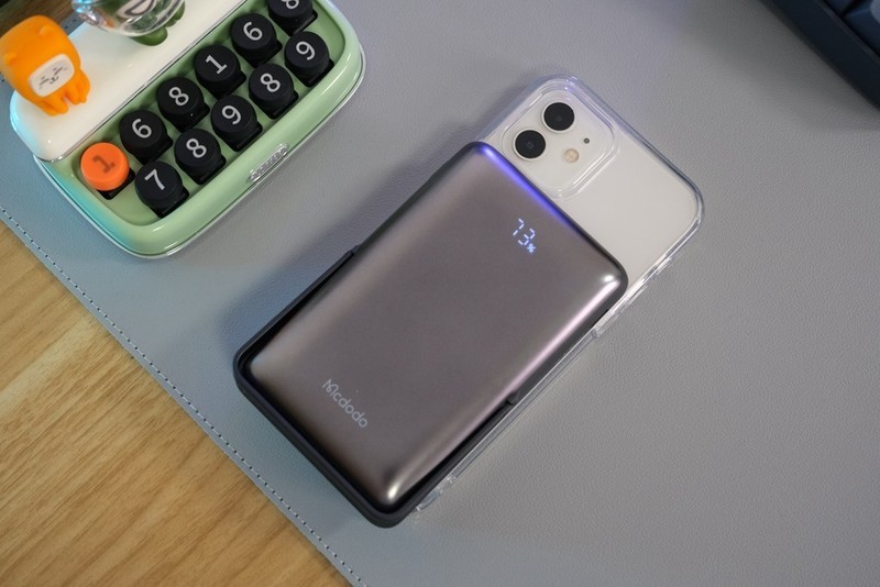 iPhone磁吸充电可不要让它“吃灰”，出门怎么甩都不怕掉